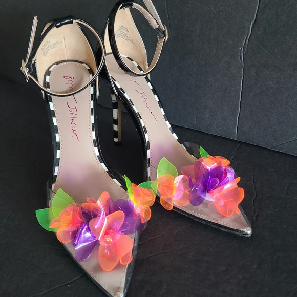 Betsey Johnson Landyn flower casual heels pump sz .7 - Picture 2 of 11